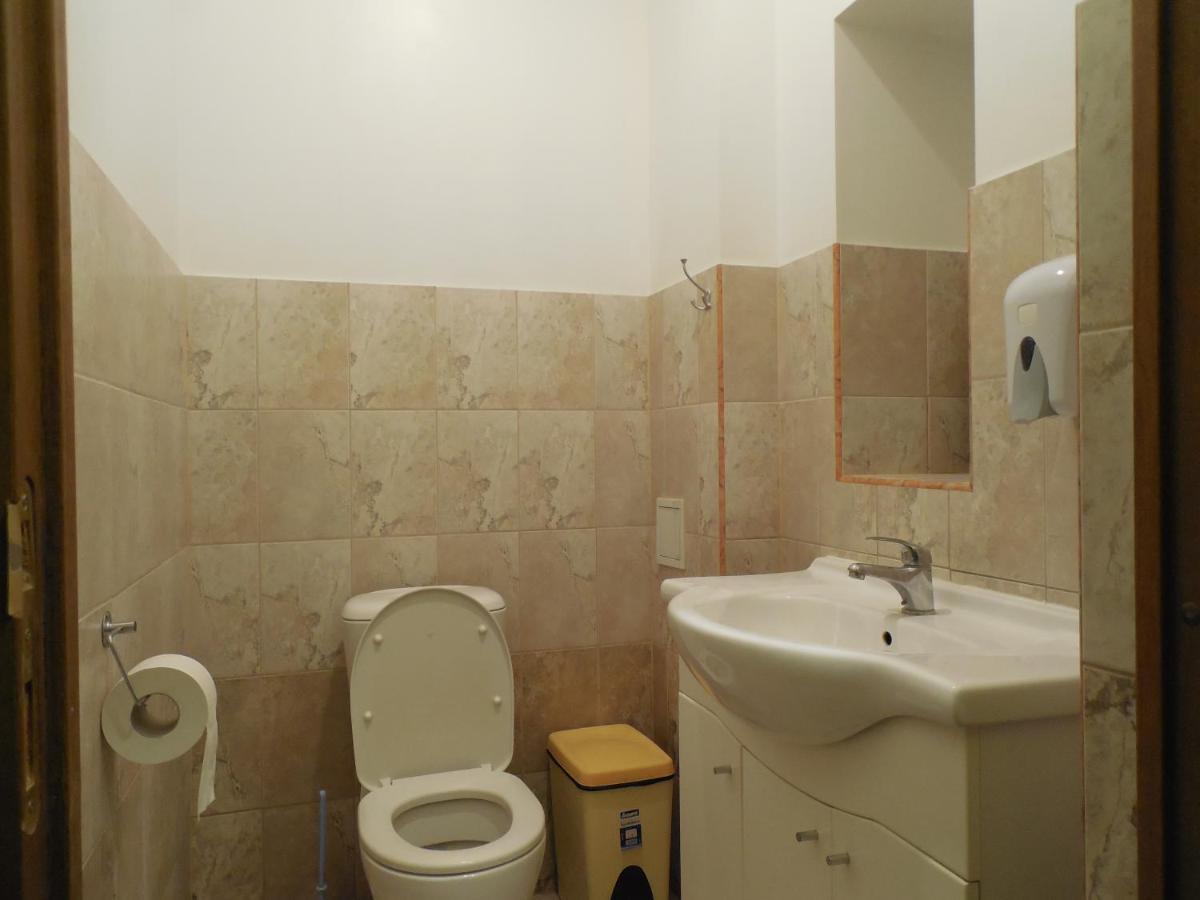 Gogol Park Hostel *
