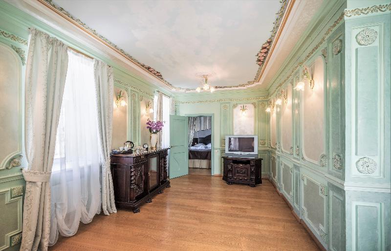 Irina Hotel 3*