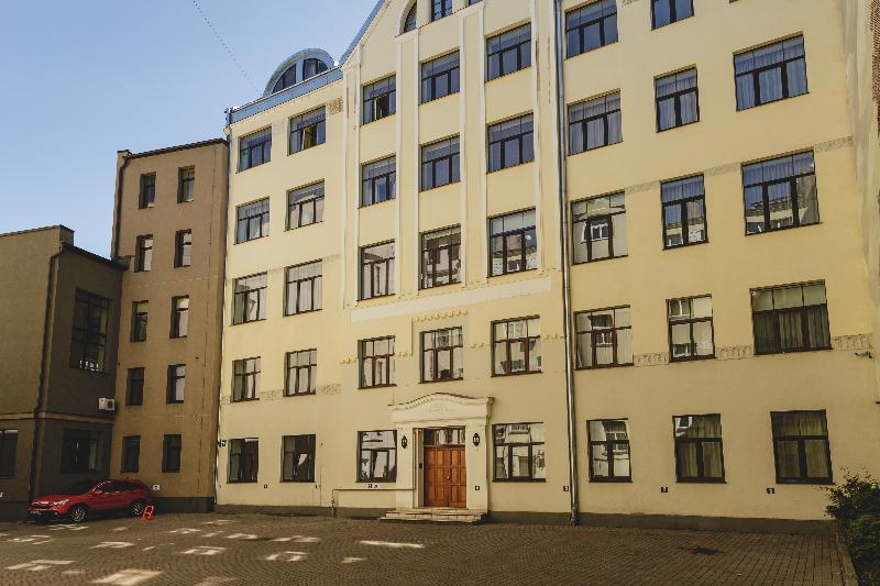 Lux - Ernesta, Free Parking Aparthotel 4*