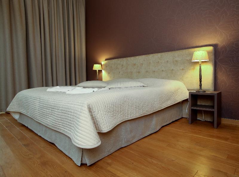 Lux - Ernesta, Free Parking Aparthotel 4*