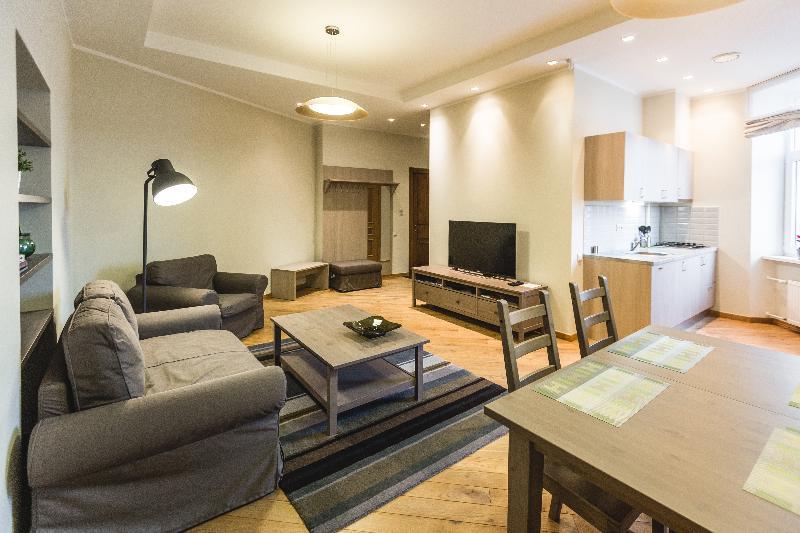 Aparthotel Lux - Ernesta, Free Parking 4*