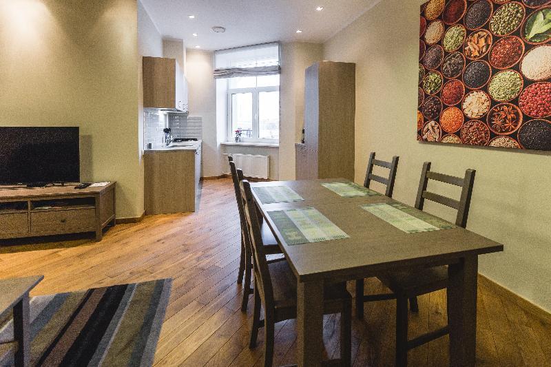 Lux - Ernesta, Free Parking Aparthotel 4*