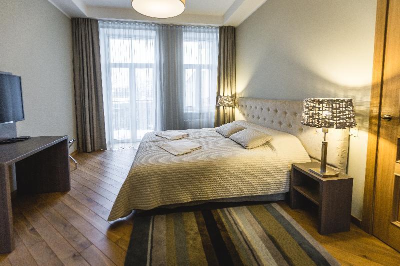 Lux - Ernesta, Free Parking 4* Riga