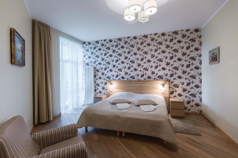 Lux - Ernesta, Free Parking 4* Riga