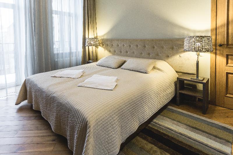 Lux - Ernesta, Free Parking Riga