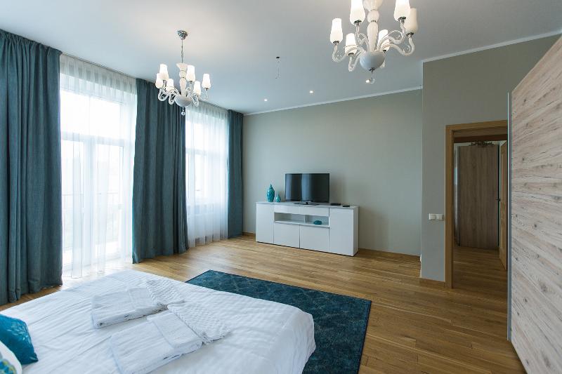 Aparthotel Lux - Ernesta, Free Parking