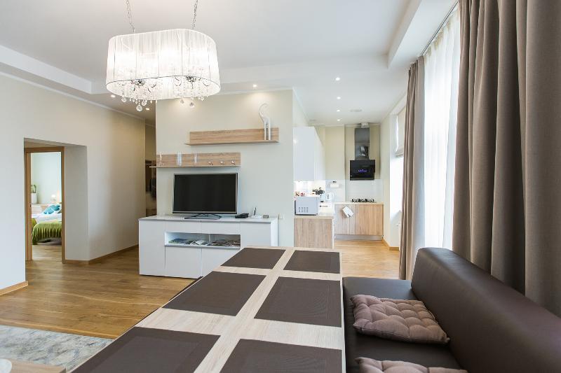 Lux - Ernesta, Free Parking Riga