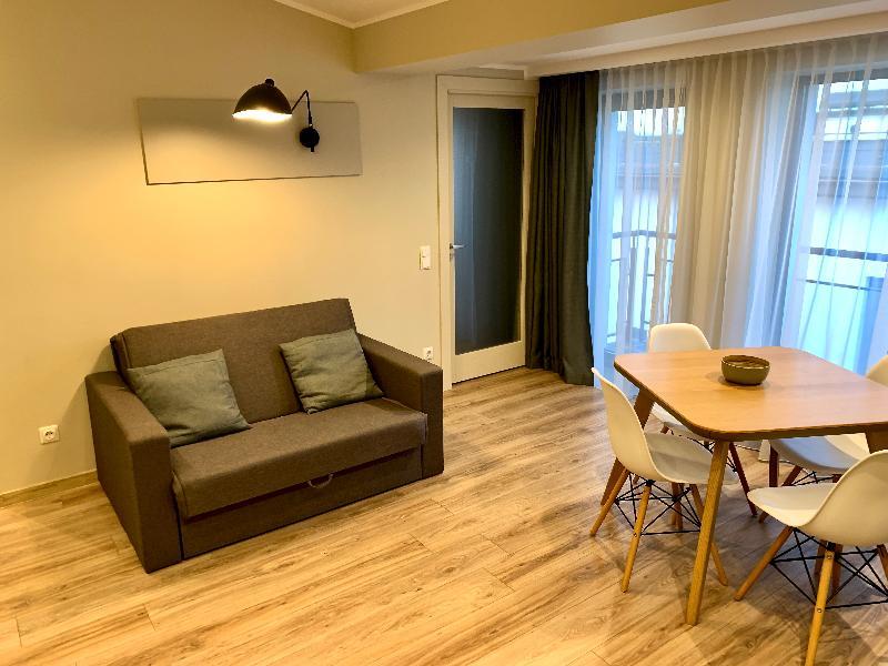 Lux - Ernesta, Free Parking Aparthotel