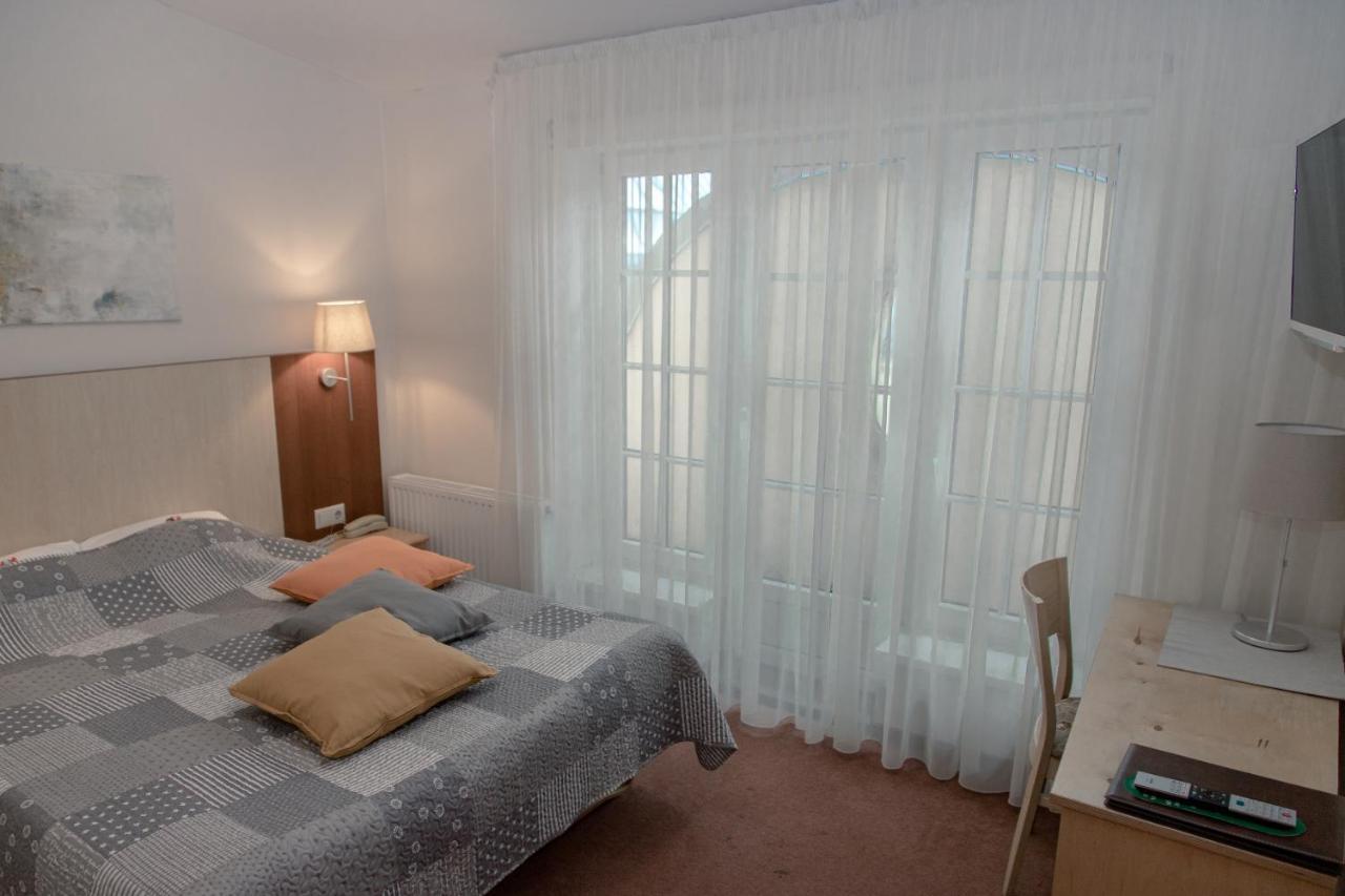 Edvards 3* Riga