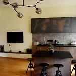 Perfectly Central Apartment 5 Min To Old Town & Art Noveau.