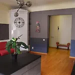 Perfectly Central Apartment 5 Min To Old Town & Art Noveau.