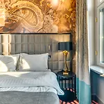 Grand Poet Hotel And Spa By Semarah