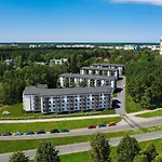 Cozy 2-Bedrooms Apartment In A New Complex Near The Airport And The Center