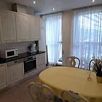 Andyshaun Service Appartments