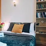 Homey Nest In Riga Midtown Center, Up To 4 Guests, Steps From The Park, Free Parking