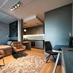 Free Parking, Gym & Security, Air Conditioner, Kitchen & Washing Machine, Children\'S Playground, 4K Oled Tv & Highspeed Wifi, Skyline View Balcony In Central Location