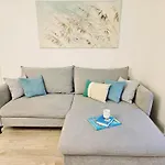 Old Town Serenity Breeze Apartment Prime Location
