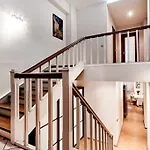 2-Level Apartment Close To Old City