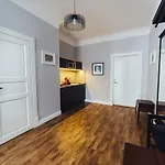 Sherlock Art Hotel