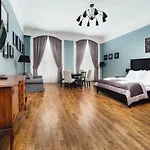 Sherlock Art Hotel
