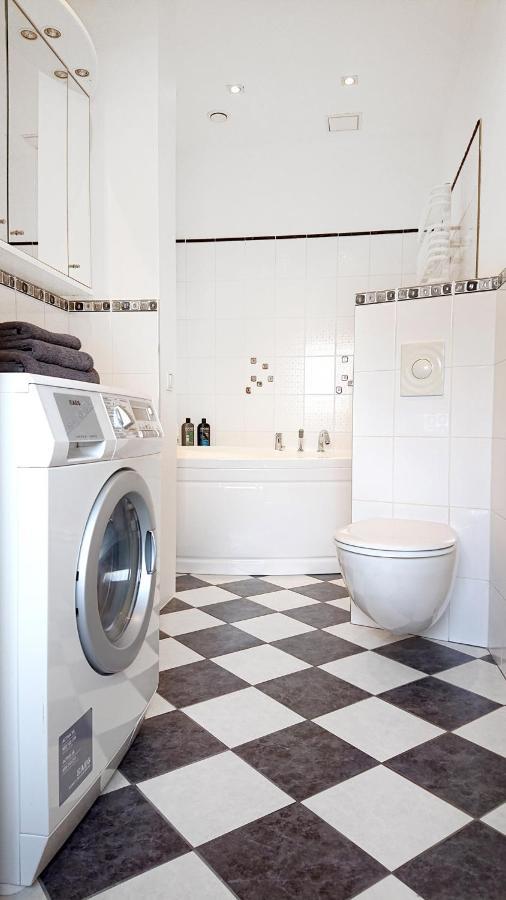 Apartment Center Quiet With Free Private Parking Riga