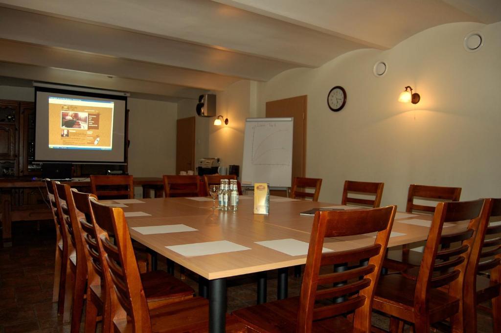 Hotel Linovo With Free Parking 3*