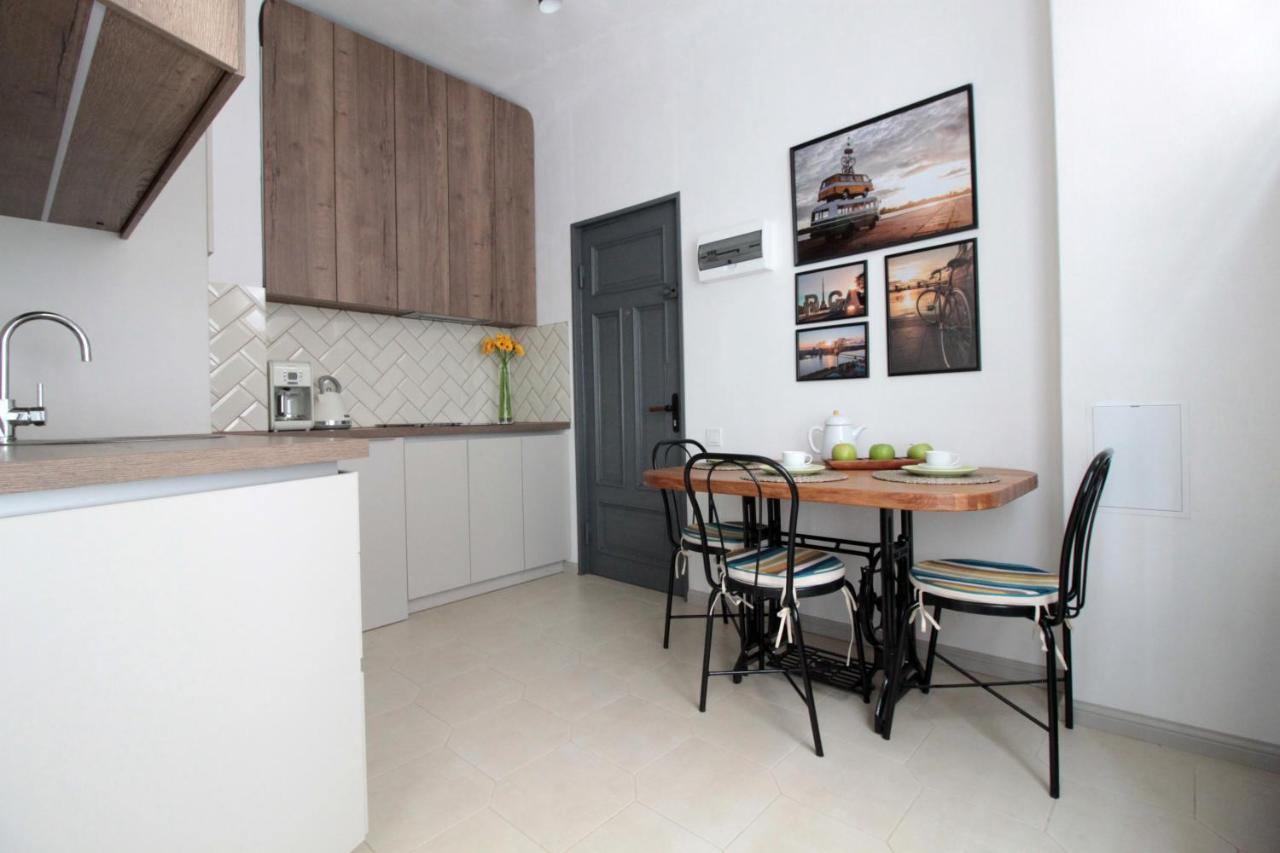 Charming 1br With Bath In Quiet Center Of Apartment Riga