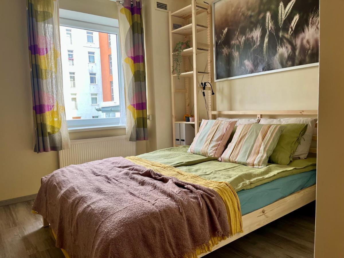 Cozy Vibes Like It Is Quiet With Three Bedrooms Apartment *