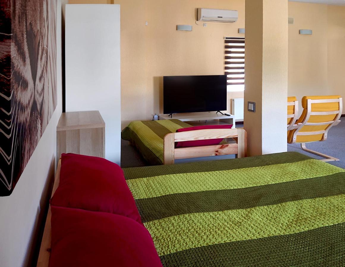Center Quiet With Free Private Parking *