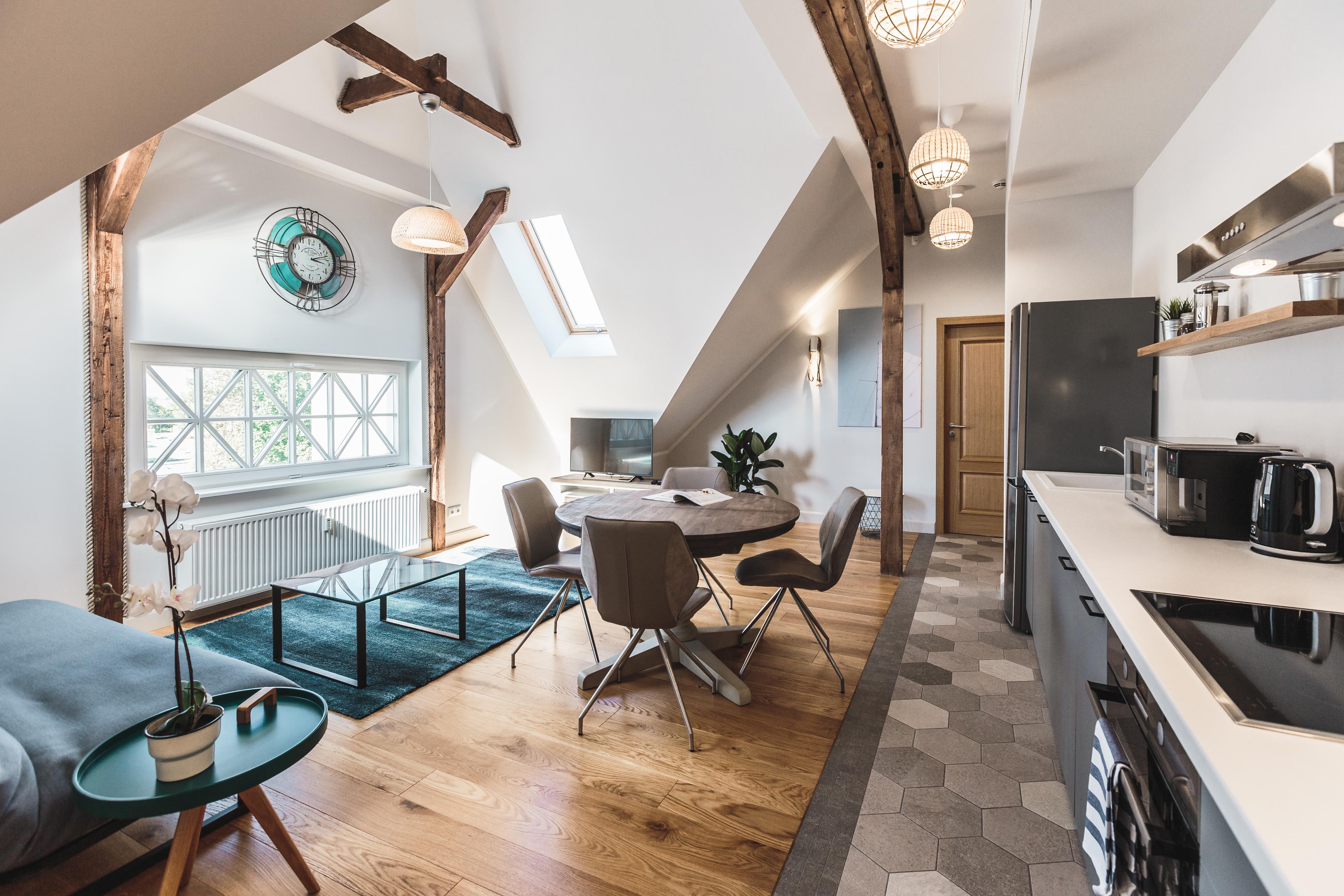Khách sạn hẻo lánh Lux - Skolas