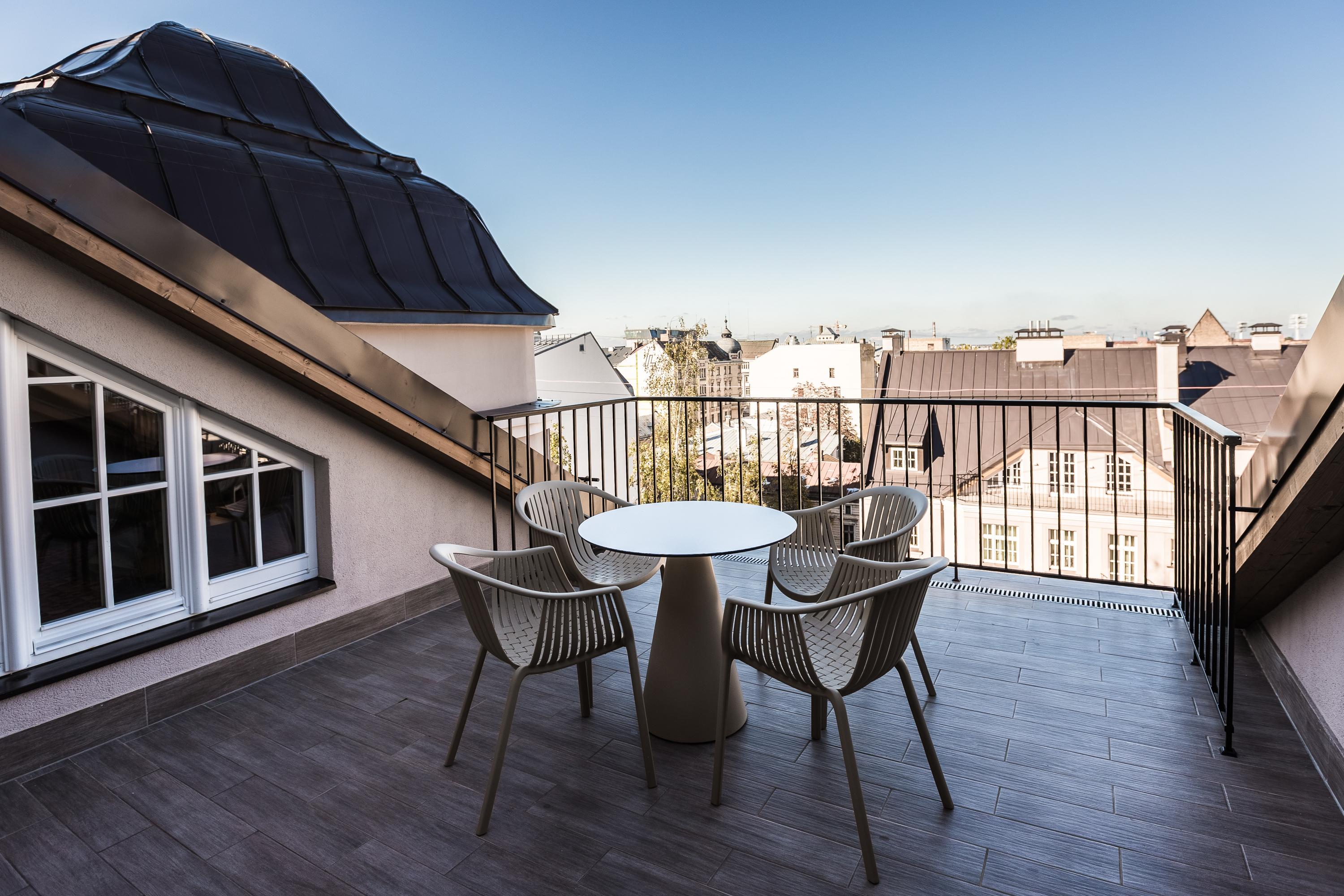 Khách sạn hẻo lánh Lux - Skolas