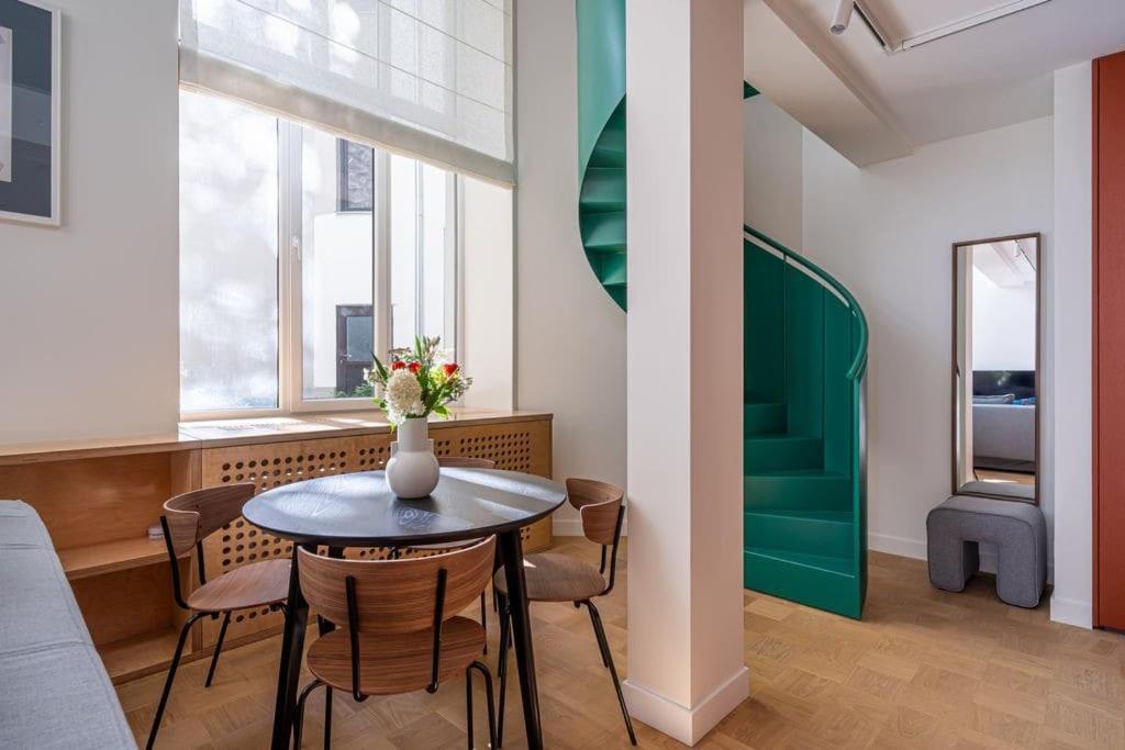 Bright Designer Loft In The City Center *