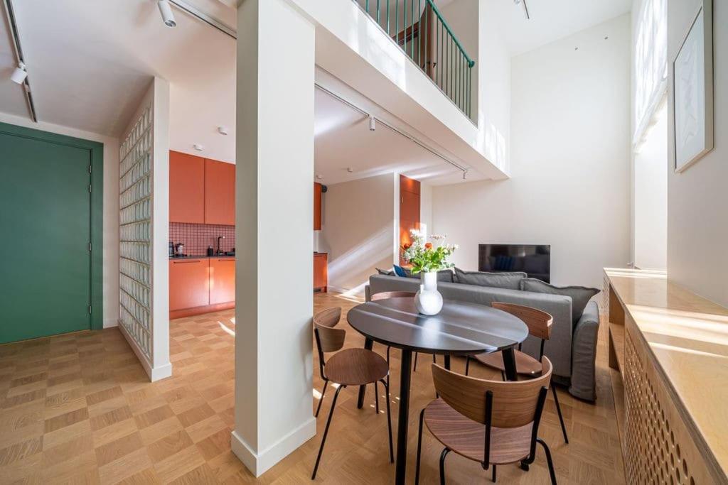 Bright Designer Loft In The City Center Korter Riga