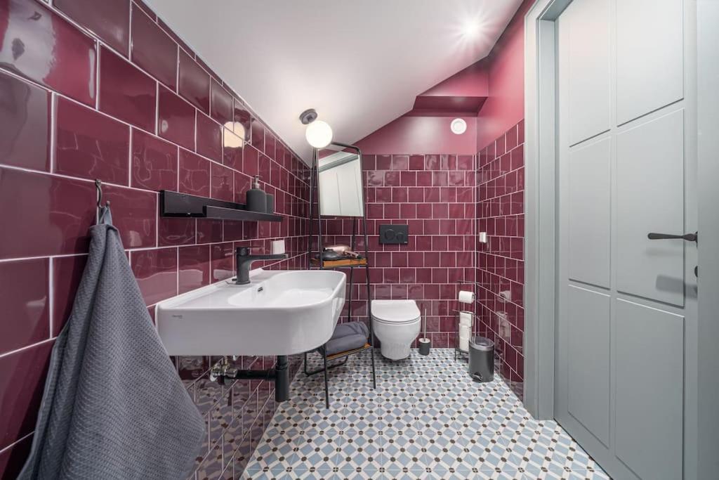 Bright Designer Mansard In City Centre