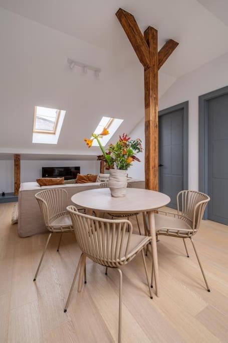 Apartment Bright Designer Mansard In City Centre *