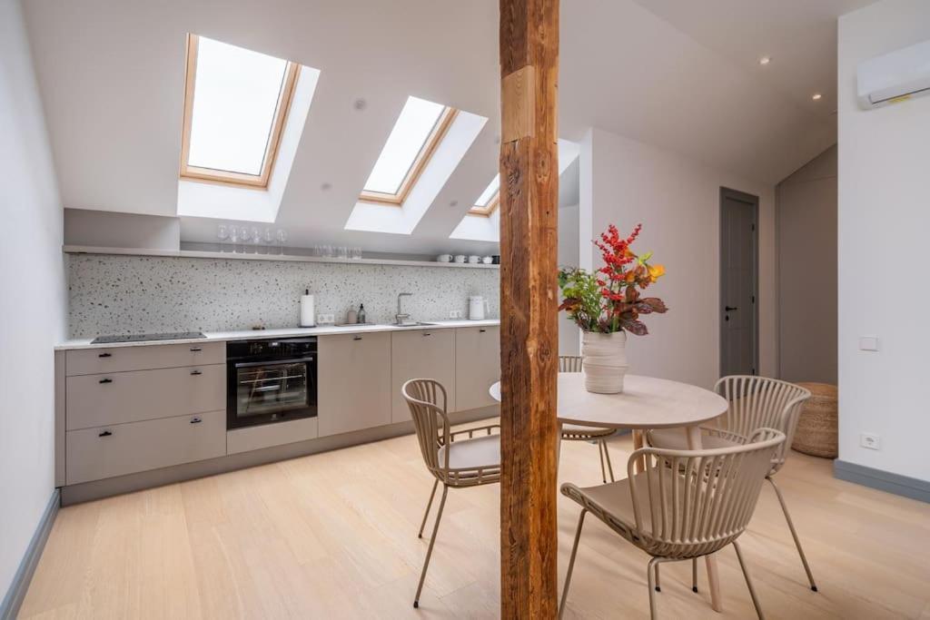 Bright Designer Mansard In City Centre * Riga