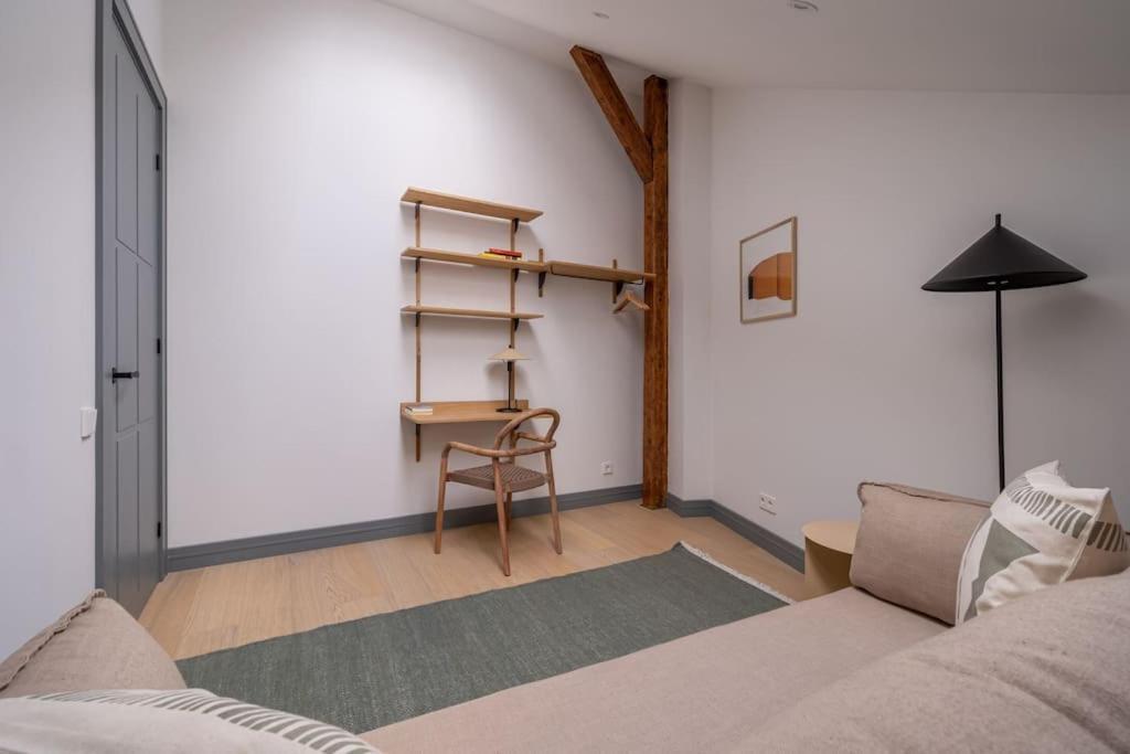 Bright Designer Mansard In City Centre *
