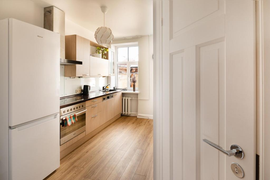 Cozy 2 Bedroom In Centre Butas *