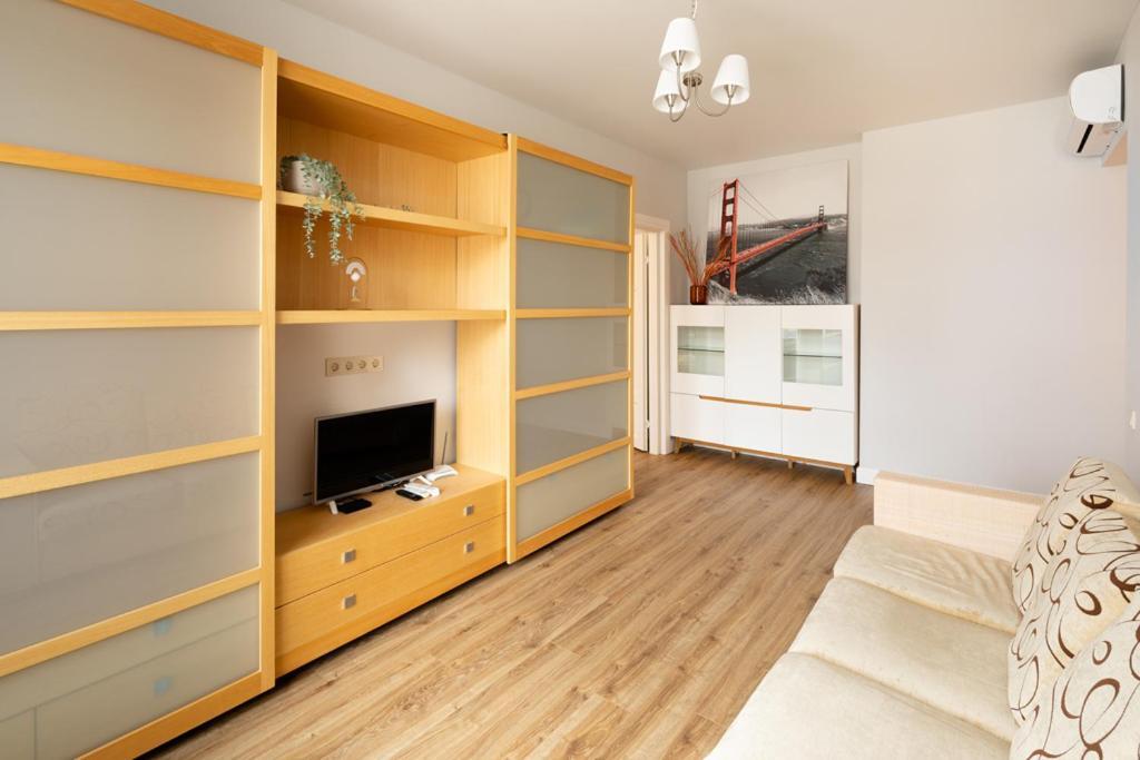 Cozy 2 Bedroom In Centre *