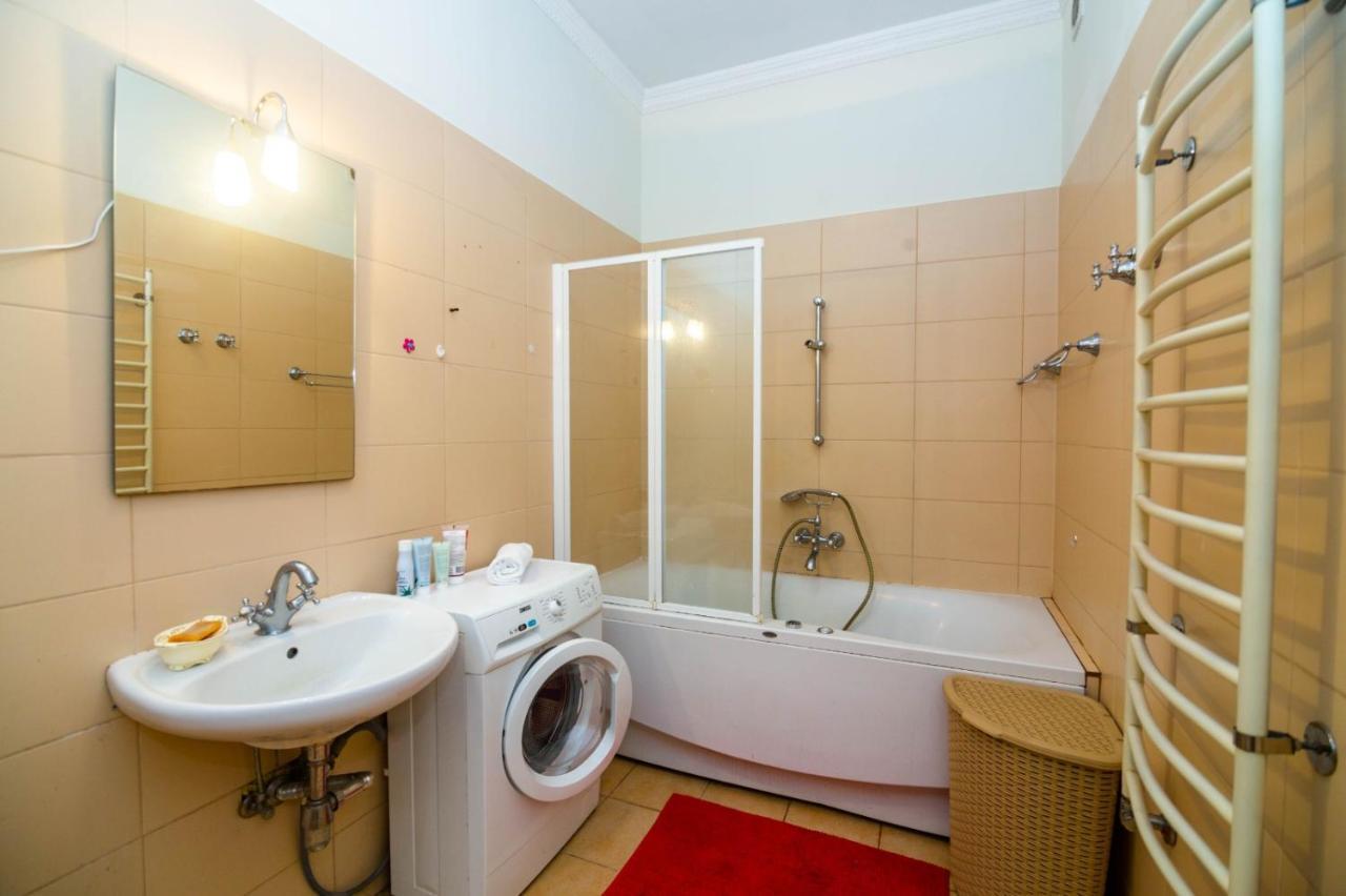 Apartment Spacious In The Center Of Riga