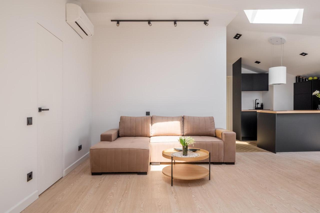 Căn hộ New Flat With Free Underground Parking And Air Conditioning