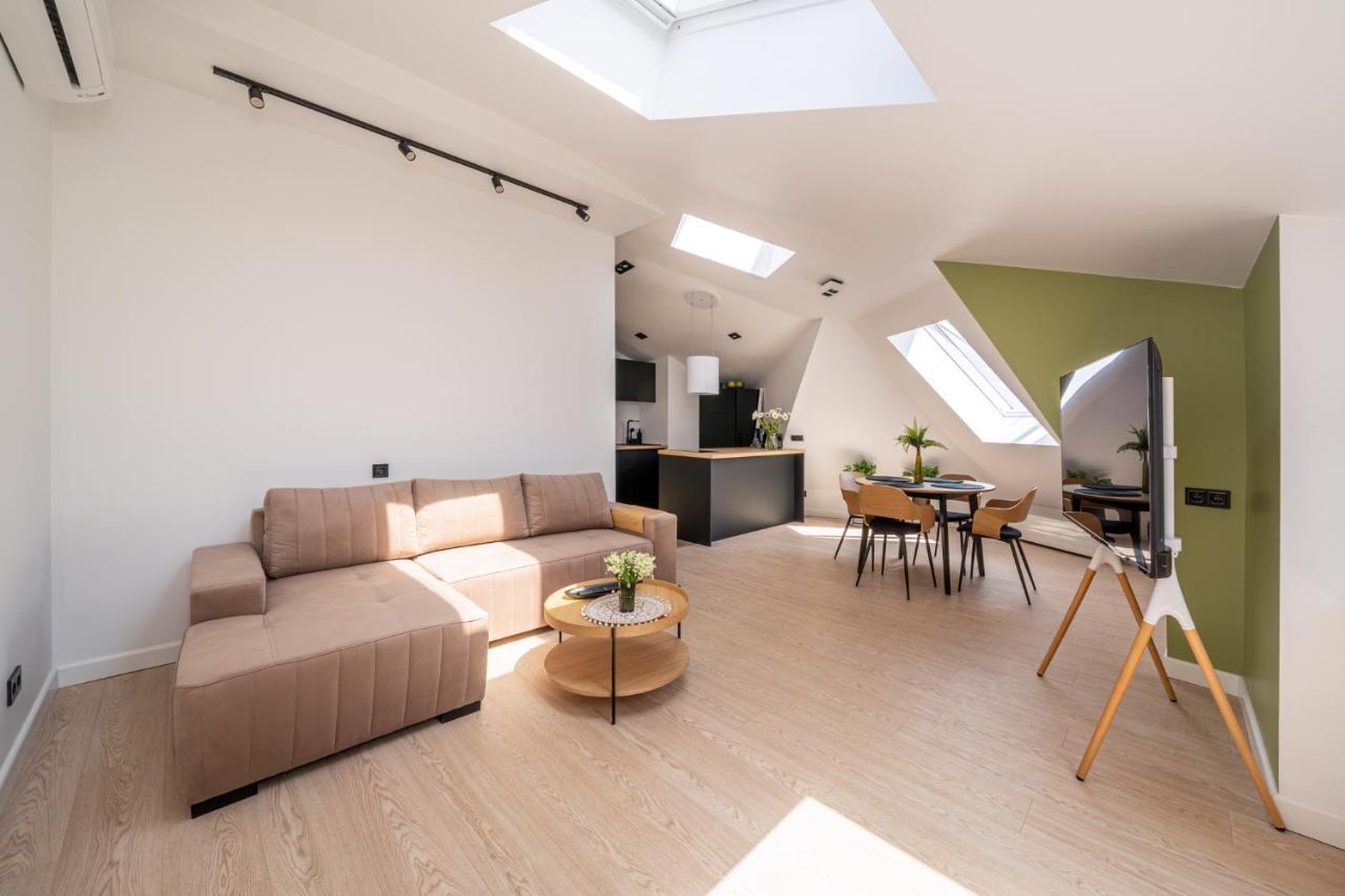 New Flat With Free Underground Parking And Air Conditioning *