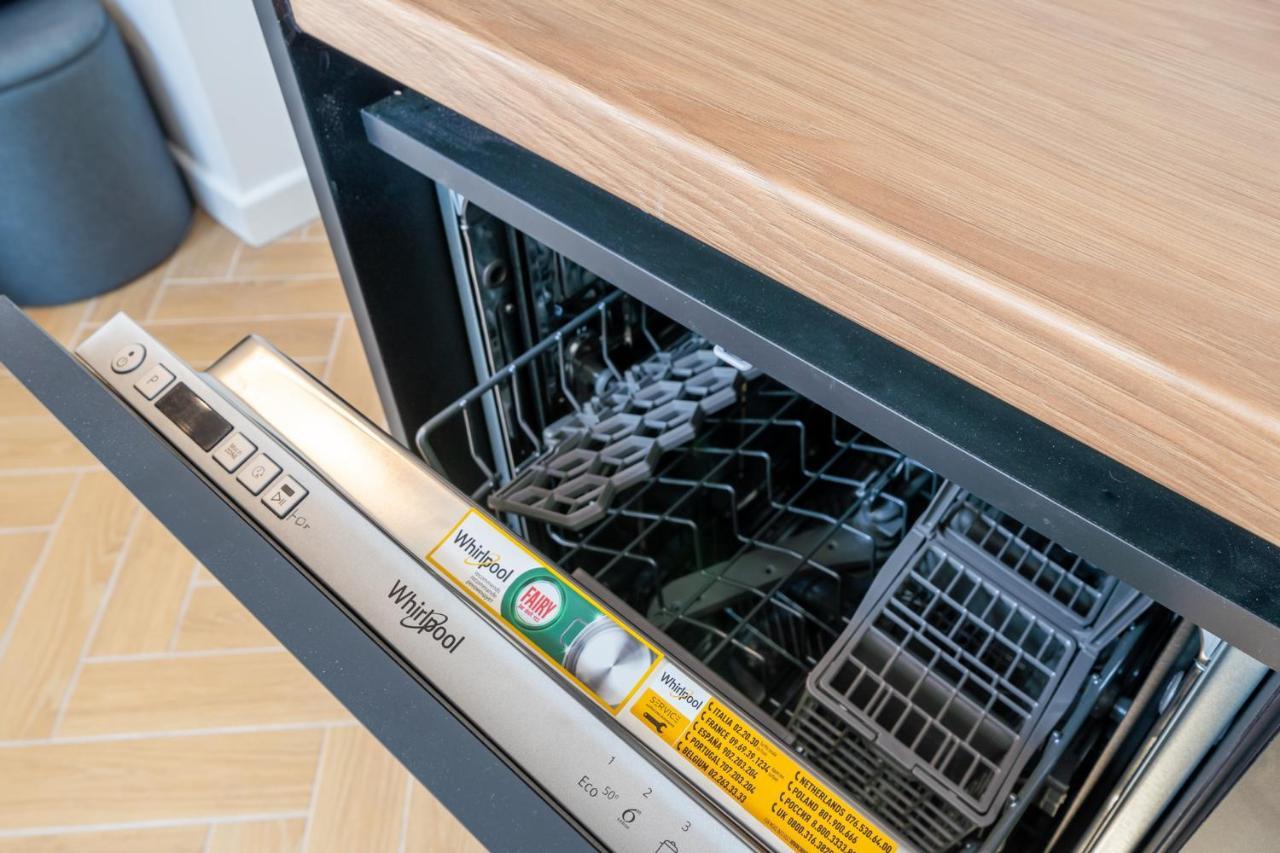 New Flat With Free Underground Parking And Air Conditioning