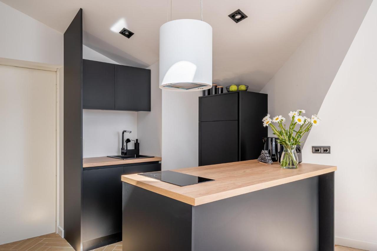 New Flat With Free Underground Parking And Air Conditioning Căn hộ *