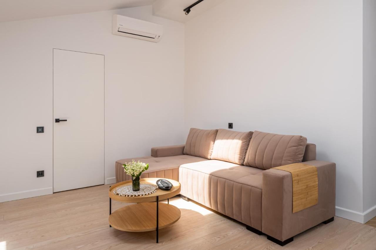Căn hộ New Flat With Free Underground Parking And Air Conditioning