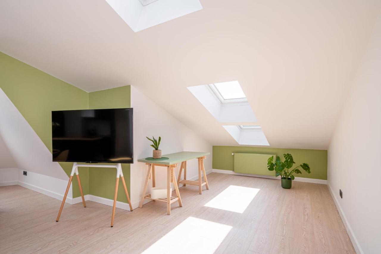 New Flat With Free Underground Parking And Air Conditioning