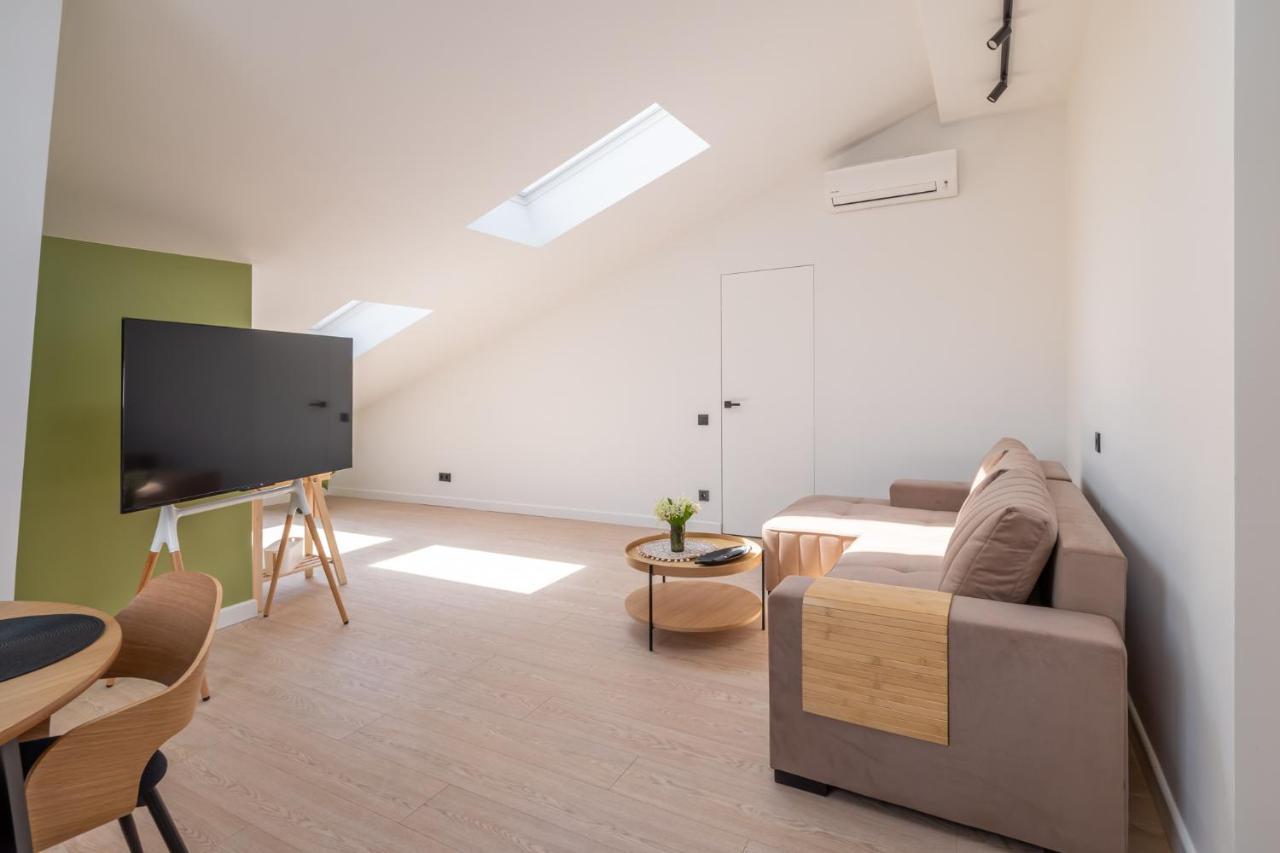 New Flat With Free Underground Parking And Air Conditioning Căn hộ