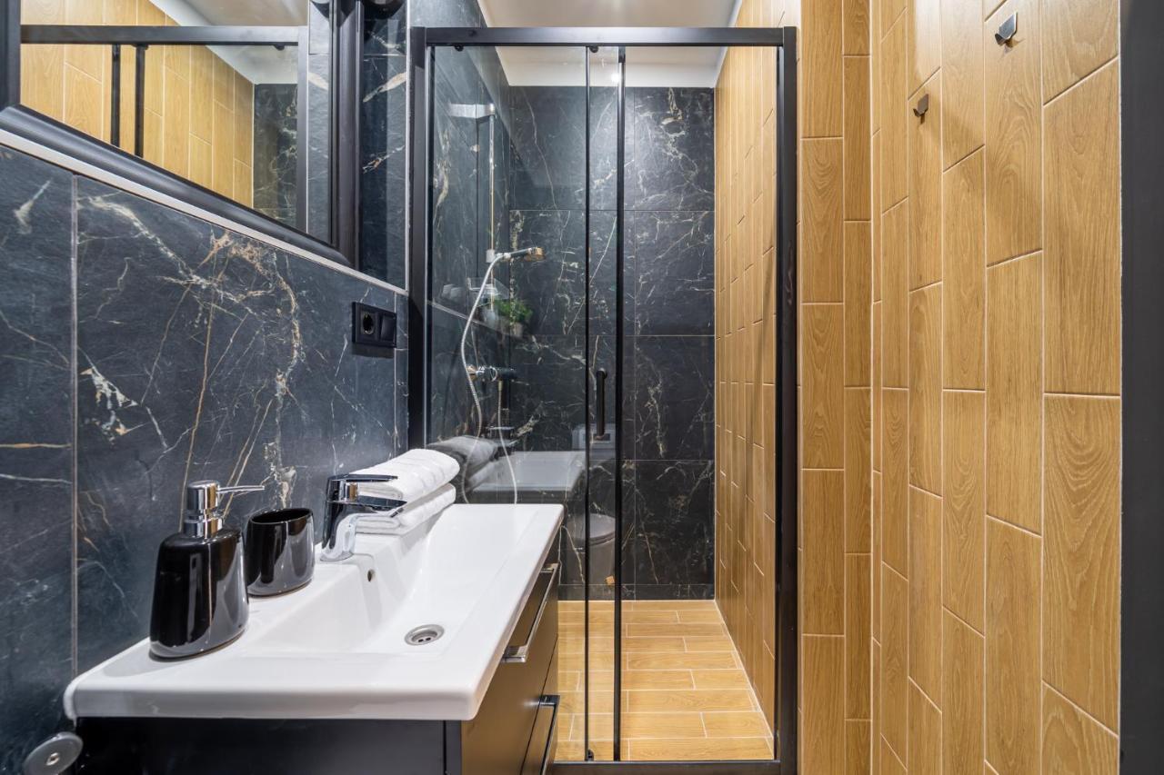 New Flat With Free Underground Parking And Air Conditioning Căn hộ Riga