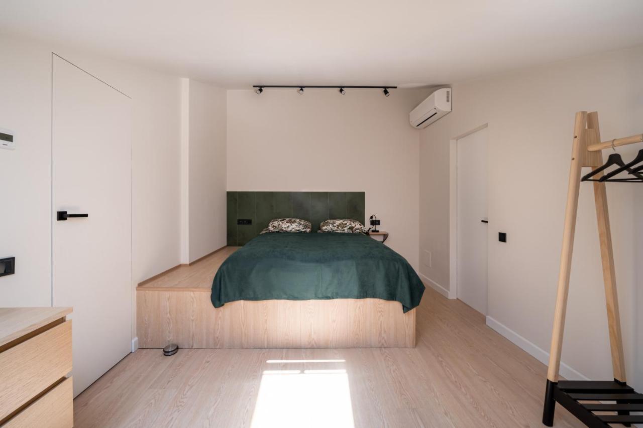 New Flat With Free Underground Parking And Air Conditioning *