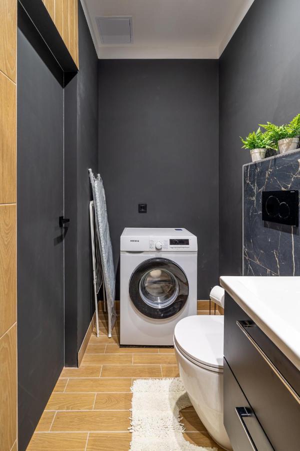 Căn hộ New Flat With Free Underground Parking And Air Conditioning